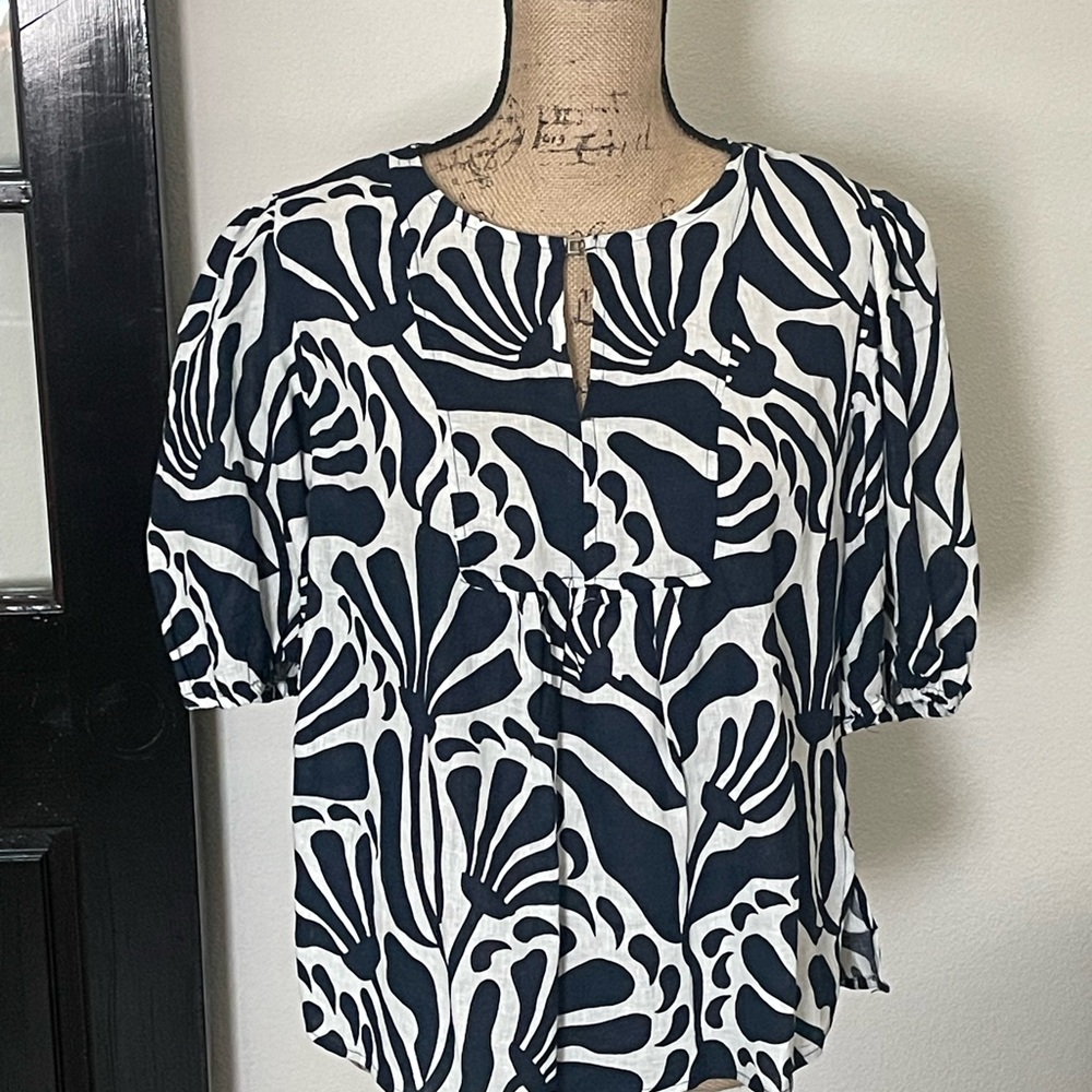 NWT. Christian Siriano Linen Blend Navy and Cream Patterned Women's Top, Sz L - Picture 1 of 11